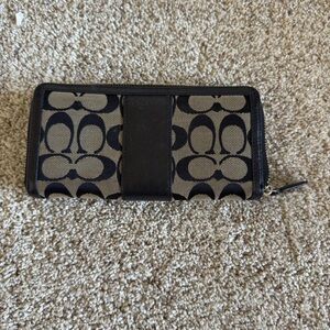 Coach Signature Black and Tan Zip Wallet